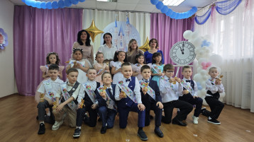 Выпускники и педагоги группы "Ромашка" Выпускники и педагоги группы "Ромашка".