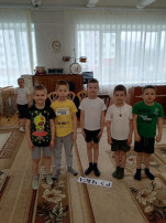 Дети выложили слов из букв Дети выложили слов из букв.