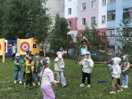 Игра "Цветные автомобили" Игра "Цветные автомобили".