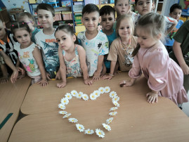 сердце из ромашек сердце из ромашек.