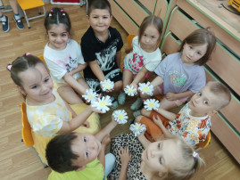 Коллективная работа ко дню семьи, любви и верности Коллективная работа ко дню семьи, любви и верности.