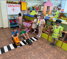 Игра детей по изучению правил ПДД Игра детей по изучению правил ПДД.
