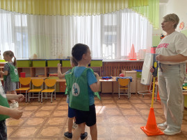 Развлечение "Играем, правила ПДД соблюдаем" Развлечение "Играем, правила ПДД соблюдаем".
